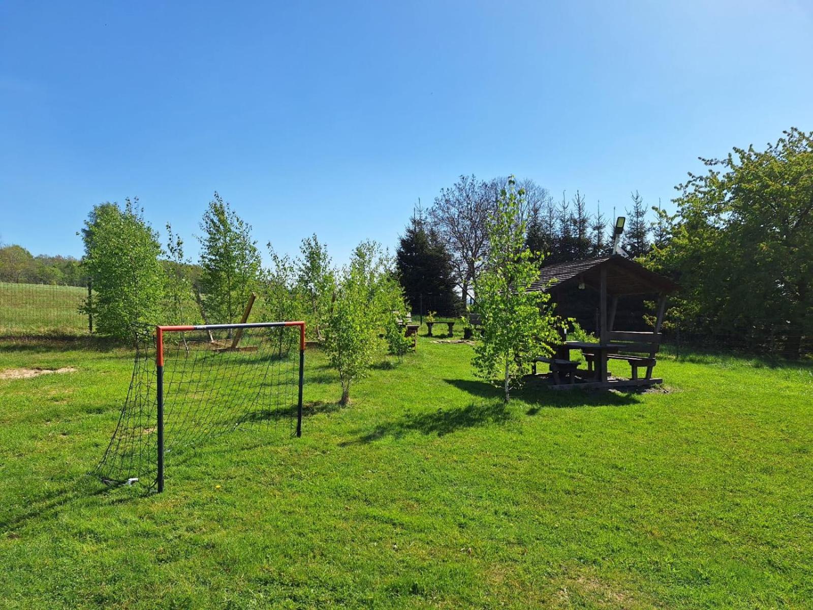 Camping, Zabierz Wlasny Namiot Kameralne Pole Namiotowe Z Basenem Kinem Plenerowym Miejscem Na Ognisko I Placem Zabaw Zywe Zwierzeta Agroturystyka Giebultow (Lwowek Slaski) Exterior foto