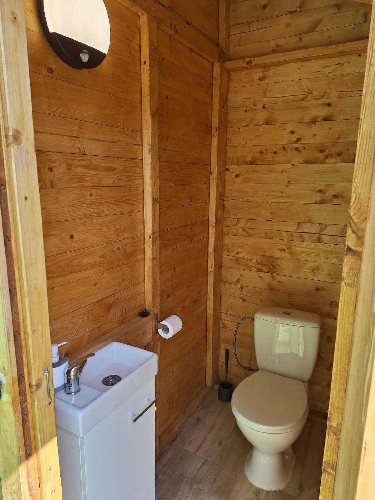 Camping, Zabierz Wlasny Namiot Kameralne Pole Namiotowe Z Basenem Kinem Plenerowym Miejscem Na Ognisko I Placem Zabaw Zywe Zwierzeta Agroturystyka Giebultow (Lwowek Slaski) Exterior foto