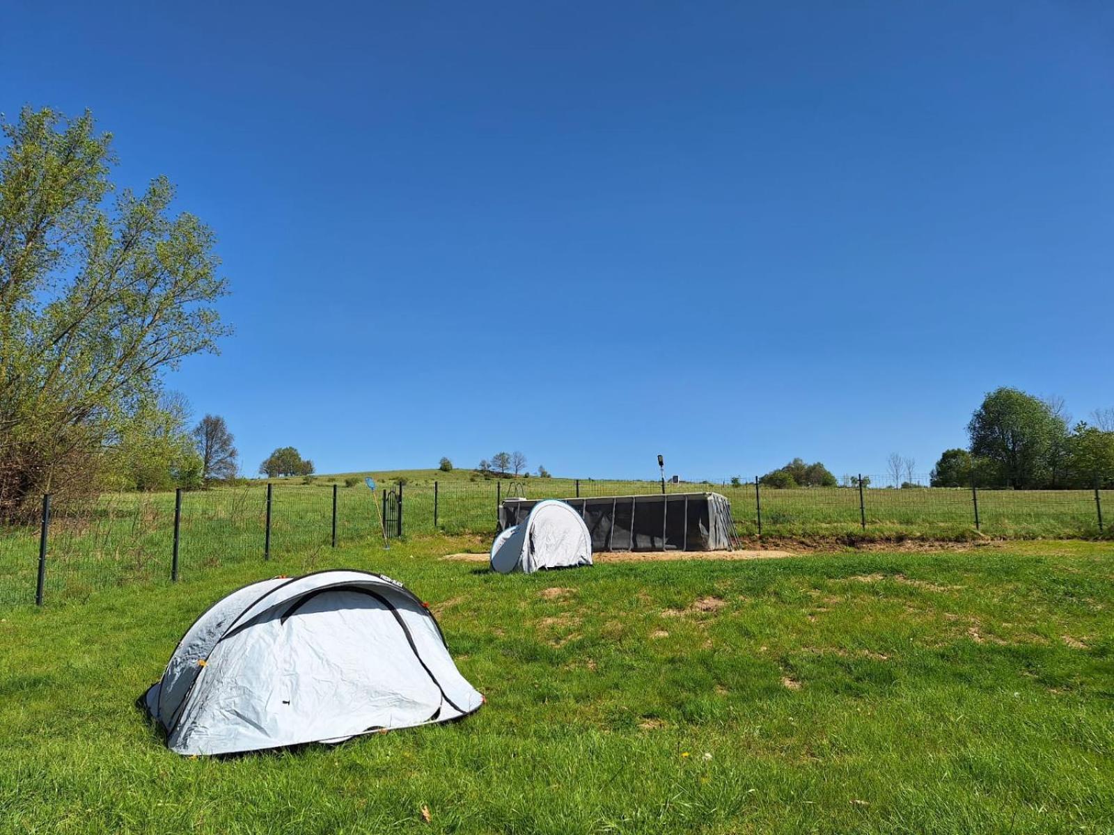 Camping, Zabierz Wlasny Namiot Kameralne Pole Namiotowe Z Basenem Kinem Plenerowym Miejscem Na Ognisko I Placem Zabaw Zywe Zwierzeta Agroturystyka Giebultow (Lwowek Slaski) Exterior foto