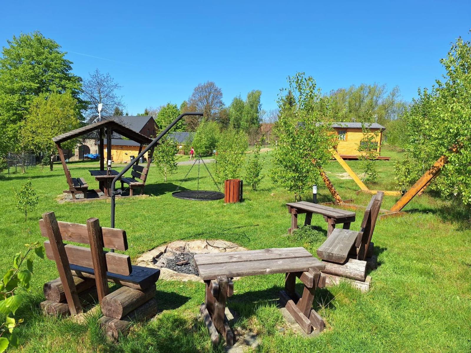 Camping, Zabierz Wlasny Namiot Kameralne Pole Namiotowe Z Basenem Kinem Plenerowym Miejscem Na Ognisko I Placem Zabaw Zywe Zwierzeta Agroturystyka Giebultow (Lwowek Slaski) Exterior foto