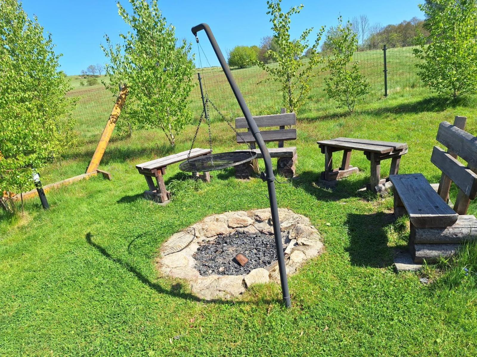 Camping, Zabierz Wlasny Namiot Kameralne Pole Namiotowe Z Basenem Kinem Plenerowym Miejscem Na Ognisko I Placem Zabaw Zywe Zwierzeta Agroturystyka Giebultow (Lwowek Slaski) Exterior foto