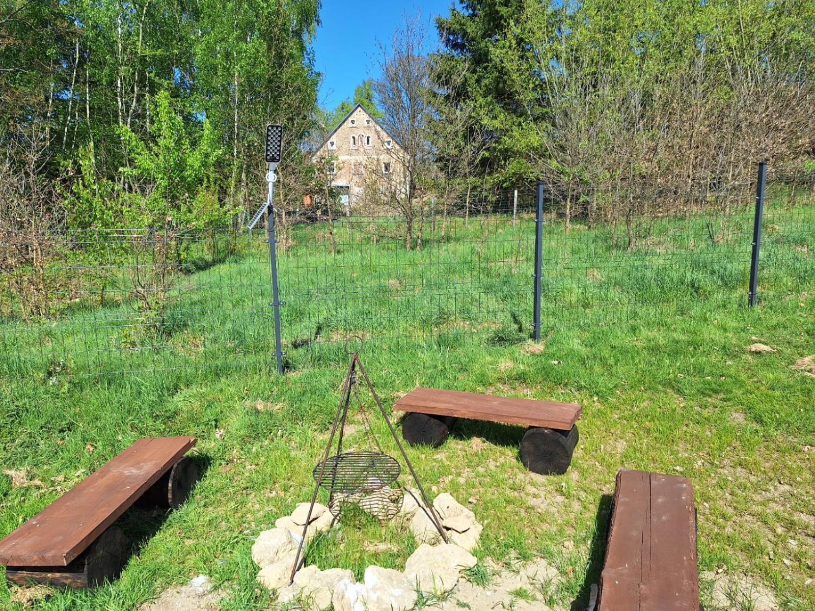Camping, Zabierz Wlasny Namiot Kameralne Pole Namiotowe Z Basenem Kinem Plenerowym Miejscem Na Ognisko I Placem Zabaw Zywe Zwierzeta Agroturystyka Giebultow (Lwowek Slaski) Exterior foto